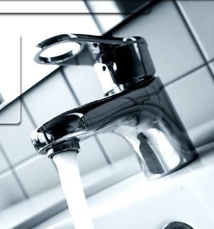 rubinetto dell'acqua aperto
